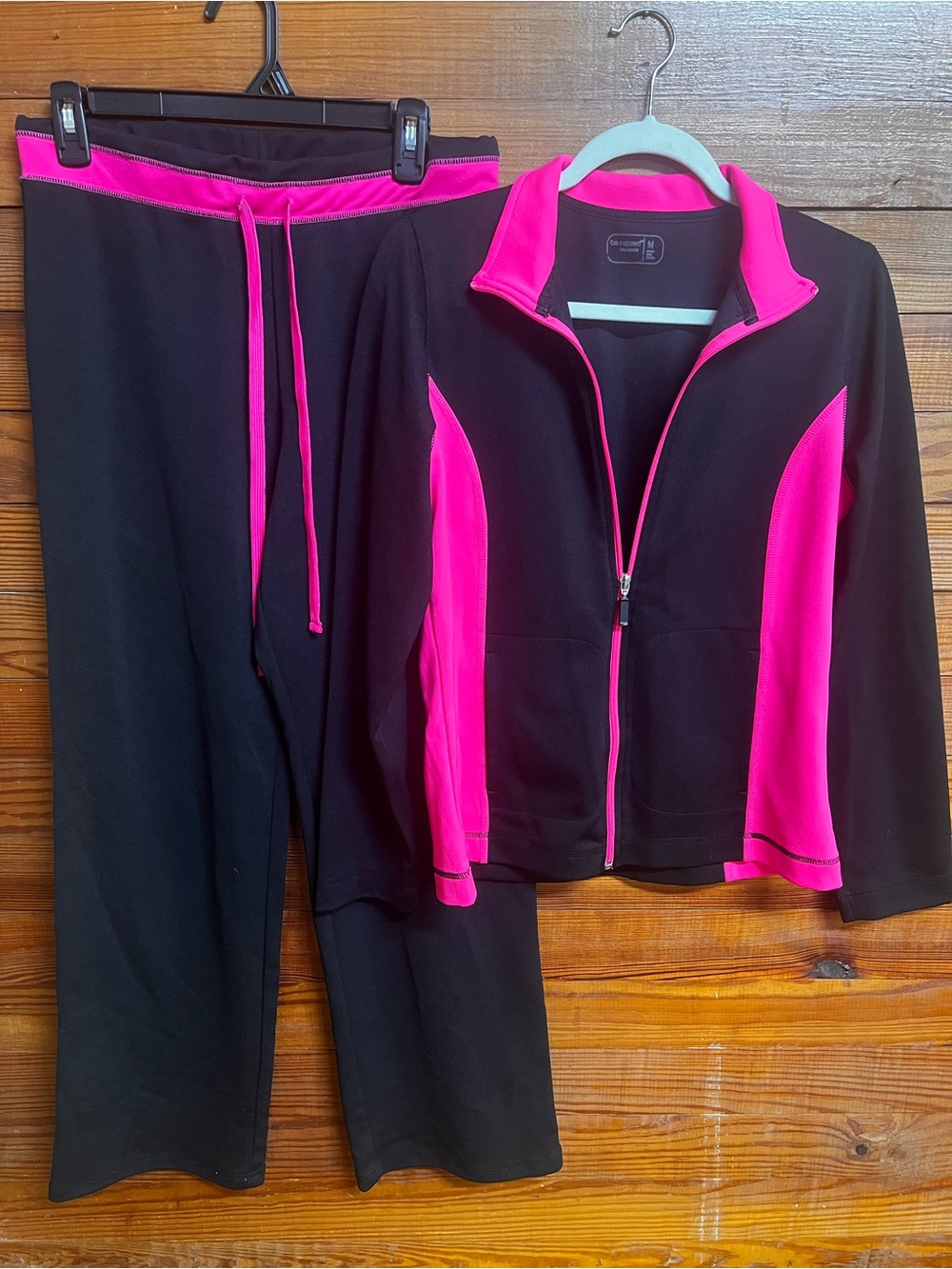 Be Inspired Women’s Medium 2 Piece Tracksuit Black Pink Jacket Pants Athletic